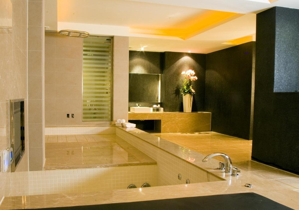 Hip Spa Motel Taichung Exterior foto