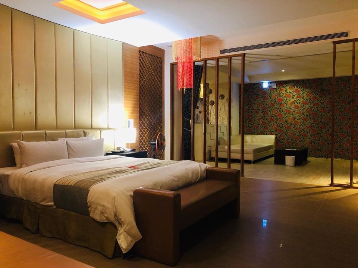 Hip Spa Motel Taichung Exterior foto